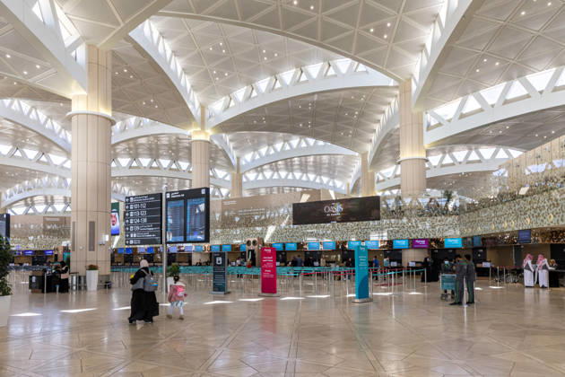Terminal 1 des Flughafen Riad King Khalid International Airport in Saudi-Arabien Riad, Saudi-Arabien - 17. Februar 2026: Terminal 1 des Flughafen Riad King Khalid International Airport, Saudi-Arabien. (License=RM) Copyright: xZoonar.com MarkusxMainkax 25472980