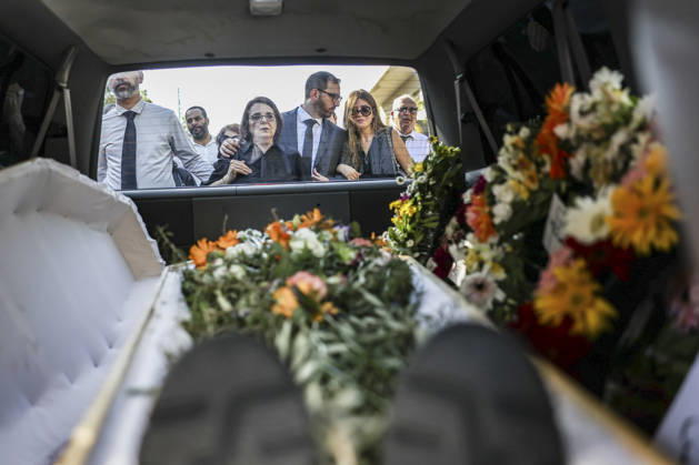 Palestinians Mourn Artist Sliman Mansour The flower-covered coffin of renowned Palestinian artist Sliman Mansour is seen inside a hearse as mourners stand outside in Birzeit, north of Ramallah, in the occupied West Bank, on August 26, 2026. Mansour, one of the most prominent figures in contemporary Palestinian visual art, died on August 24 at the age of 79 and was known for works depicting Palestinian landscapes, heritage and life under Israeli occupation, including his 1973 painting Camel of Hardships.? Ramallah West Bank Palestinian Territories Copyright: xMohammadxNazzalx