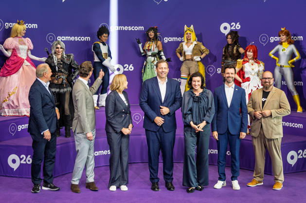 Gruppenbild vor der politischen Eröffnung der gamescom 2026 - 26.08.26 Gerald Böse (Geschäftsführer der Koelnmesse), Hendrik Wüst (NRW-Ministerpräsident, CDU), Henna Virkkunen (Exekutive Vizepräsidentin der Europäischen Kommission), Lars Klingbeil (Vizekanzler und Bundesfinanzminister, SPD), Dorothee Bär (Bundesforschungsministerin, CSU), Felix Falk (Geschäftsführer des Verbands der deutschen Games-Branche game) und Lars Janssen (Vorstandsvorsitzender des game) im Gruppenbild vor der politischen Eröffnung der gamescom 2026 im Confex der Koelnmesse in Köln. Köln Deutz Nordrhein-Westfalen Deutschland Copyright: xMarcxJohnx