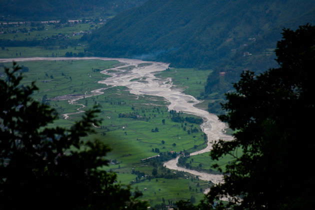 At Least 157 Killed As Devastating Flash Floods Hit Nepal A view of flash floods and mudslides along the Trishuli River in Nuwakot, Nepal, on August 26, 2026. A flash flood swept through Nepal s northern border region after an ice-and-rock avalanche caused a surge in the Lhende River near the Nepal-China border, sending water, mud and debris downstream into the Bhote Koshi and Trishuli river systems. The event damaged settlements in Rasuwa and Nuwakot districts, sweeping away homes, roads, bridges, vehicles and other infrastructure and damaging hydropower and power facilities. In Nuwakot, riverside settlements including Trishuli Bazaar, Devighat and Betrawati suffered destruction, with homes swept away and mud and debris deposited across co  Copyright: xSafalxPrakashxShresthax originalFilename: shrestha-atleast1260826_npMnJ.jpg