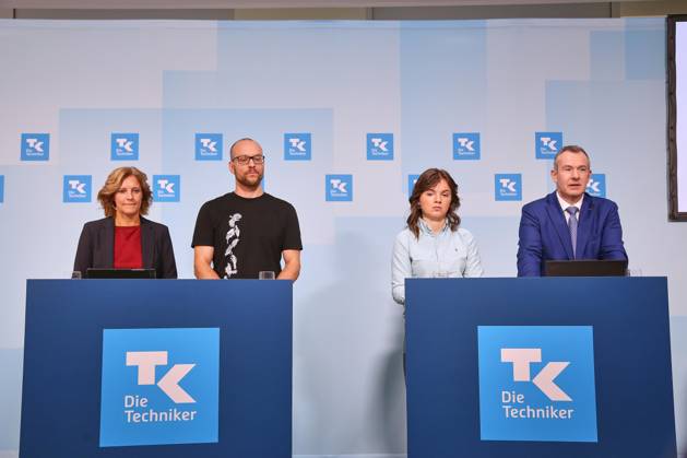 Berlin, Deutschland, 27.08.2026: Haus der Bundespressekonferenz: Techniker Krankenkasse - Social-Media-Report: Jugend zwischen Like und Limit: PK mit unter anderem Peter Wendt (rechts), Marktforschungsexperte der TK Copyright: xdtsxNachrichtenagenturx dts_131372