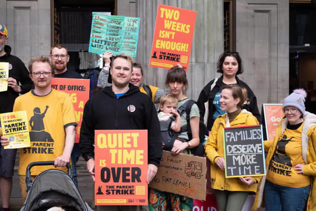 August 27, 2026, Glasgow, Scotland, UK: Campaigners from The Dad Shift, Dads Rock and Fathers Network Scotland gathered in Glasgow as part of what organisers describe as the first-ever parents strike, taking place in cities across the UK. The organisers argue that the UKs current statutory paternity provision is inadequate and are calling for flexible working by default and at least six weeks paternity leave at 90 per cent pay, including for self-employed workers. Glasgow UK  - ZUMAs357 20260827_zip_s357_004 Copyright: xCameronxScottx