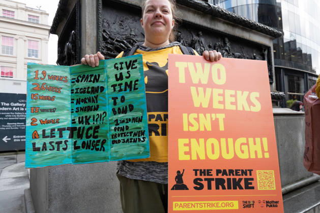 August 27, 2026, Glasgow, Scotland, UK: Campaigners from The Dad Shift, Dads Rock and Fathers Network Scotland gathered in Glasgow as part of what organisers describe as the first-ever parents strike, taking place in cities across the UK. The organisers argue that the UKs current statutory paternity provision is inadequate and are calling for flexible working by default and at least six weeks paternity leave at 90 per cent pay, including for self-employed workers. Glasgow UK  - ZUMAs357 20260827_zip_s357_001 Copyright: xCameronxScottx