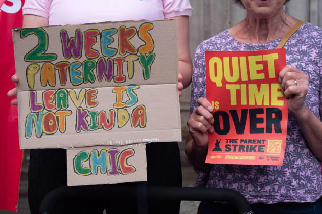 August 27, 2026, Glasgow, Scotland, UK: Campaigners from The Dad Shift, Dads Rock and Fathers Network Scotland gathered in Glasgow as part of what organisers describe as the first-ever parents strike, taking place in cities across the UK. The organisers argue that the UKs current statutory paternity provision is inadequate and are calling for flexible working by default and at least six weeks paternity leave at 90 per cent pay, including for self-employed workers. Glasgow UK - ZUMAs357 20260827_zip_s357_008 Copyright: xCameronxScottx
