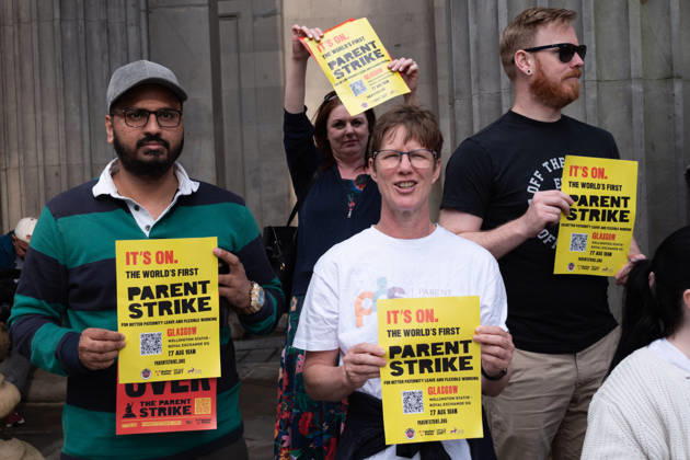 August 27, 2026, Glasgow, Scotland, UK: Campaigners from The Dad Shift, Dads Rock and Fathers Network Scotland gathered in Glasgow as part of what organisers describe as the first-ever parents strike, taking place in cities across the UK. The organisers argue that the UKs current statutory paternity provision is inadequate and are calling for flexible working by default and at least six weeks paternity leave at 90 per cent pay, including for self-employed workers. Glasgow UK  - ZUMAs357 20260827_zip_s357_007 Copyright: xCameronxScottx