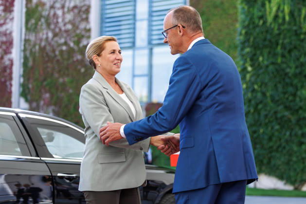 BK Merz begruesst Ministerpraesidentin Mette Frederiksen (Daenemark) Bundeskanzler Friedrich Merz (CDU) begruesst Ministerpraesidentin Mette Frederiksen (Daenemark), im Bundeskanzleramt in Berlin am 27.08.2026. Berlin Berlin Deutschland Bundeskanzleramt