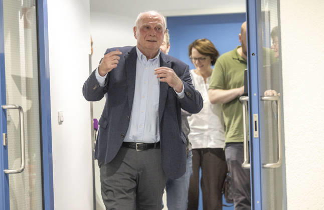 Uli Hoeneß hat einen Nachbarschaftsstreit und muss wegen zwei neu gepflanzter Bäume auf seinem Grund vor Gericht in München Datum: 27.08.2026