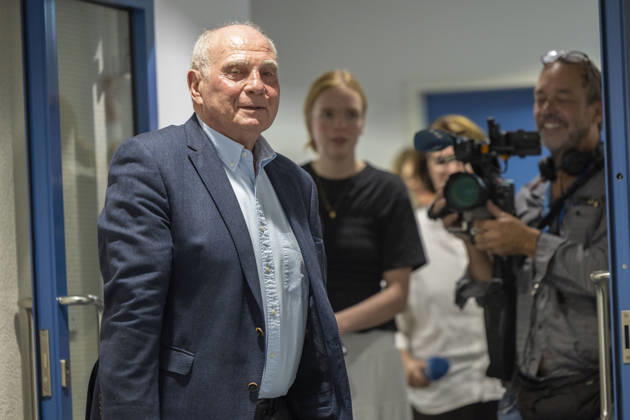 Uli Hoeneß hat einen Nachbarschaftsstreit und muss wegen zwei neu gepflanzter Bäume auf seinem Grund vor Gericht in München Datum: 27.08.2026