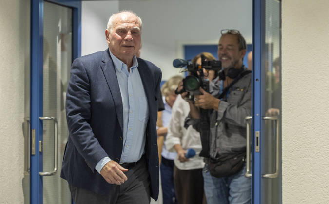 Uli Hoeneß hat einen Nachbarschaftsstreit und muss wegen zwei neu gepflanzter Bäume auf seinem Grund vor Gericht in München Datum: 27.08.2026