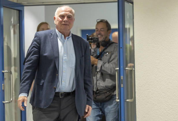 Uli Hoeneß hat einen Nachbarschaftsstreit und muss wegen zwei neu gepflanzter Bäume auf seinem Grund vor Gericht in München Datum: 27.08.2026