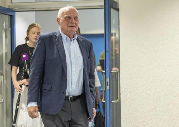 Uli Hoeneß hat einen Nachbarschaftsstreit und muss wegen zwei neu gepflanzter Bäume auf seinem Grund vor Gericht in München Datum: 27.08.2026
