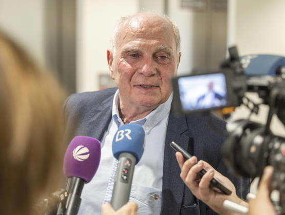 Uli Hoeneß hat einen Nachbarschaftsstreit und muss wegen zwei neu gepflanzter Bäume auf seinem Grund vor Gericht in München Datum: 27.08.2026