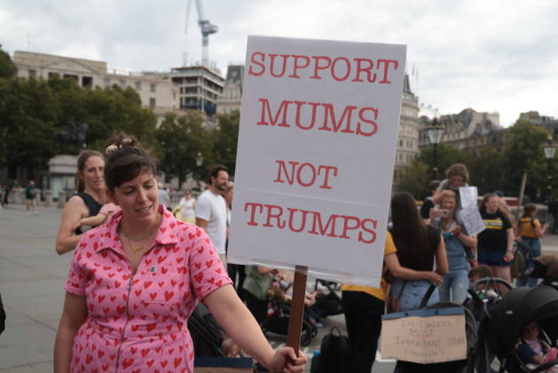 . 27 08 2026. London, United Kingdom. Ed Davey Delivers Speech at Parents Strike. Liberal Democrat leader Ed Davey and Education, Children and Families Spokesperson Munira Wilson MP join the Parents Strike in Central London  xMartynxWheatleyx xi-Imagesx IIM-26964-0004