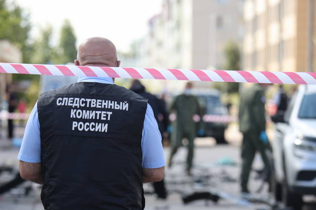 RUSSIA, ST PETERSBURG - AUGUST 27, 2026: The scene of the car blast on Kolpinskoye Shosse highway in Slavyanka neighbourhood, south-east St Petersburg St Petersburg Russia  - ZUMAt113 20260827_zaa_t113_119 Copyright: xValentinxYegorshinx