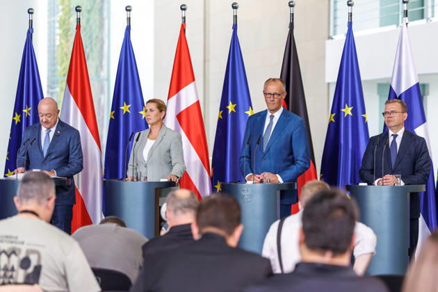 Treffen der Staats- und Regierungschefs der Like-Minded Staaten Treffen der Staats- und Regierungschefs der Like-Minded Staaten Bundeskanzler Christian Stocker (Oesterreich), Ministerpraesident Petteri Orpo (Finnland) und Ministerpraesidentin Mette Frederiksen (Daenemark) im Bundeskanzleramt in Berlin am 27.08.2026. Bundeskanzler Christian Stocker (Oesterreich) spricht zu den Anwesenden. Berlin Berlin Deutschland Bundeskanzleramt