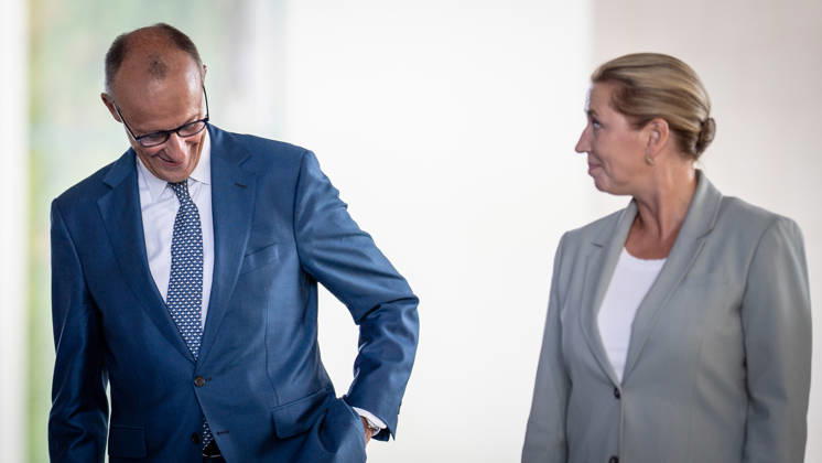 Friedrich Merz, Bundeskanzler Deutschland, Mette Frederiksen, Staatsministerin Dänemark, (von links);Treffen der Staats- und Regierungschefs einiger gleichgesinnter EU-Staaten zum nächsten Mehrjährigen Finanzrahmen im Bundeskanzleramt, Berlin Berlin Deutschland Bundeskanzleramt