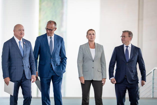 Christian Stocker, Bundeskanzler Österreich, Friedrich Merz, Bundeskanzler Deutschland, Mette Frederiksen, Staatsministerin Dänemark, Petteri Orpo, Ministerpräsident Finnland (von links);Treffen der Staats- und Regierungschefs einiger gleichgesinnter EU-Staaten zum nächsten Mehrjährigen Finanzrahmen im Bundeskanzleramt, Berlin Berlin Deutschland Bundeskanzleramt