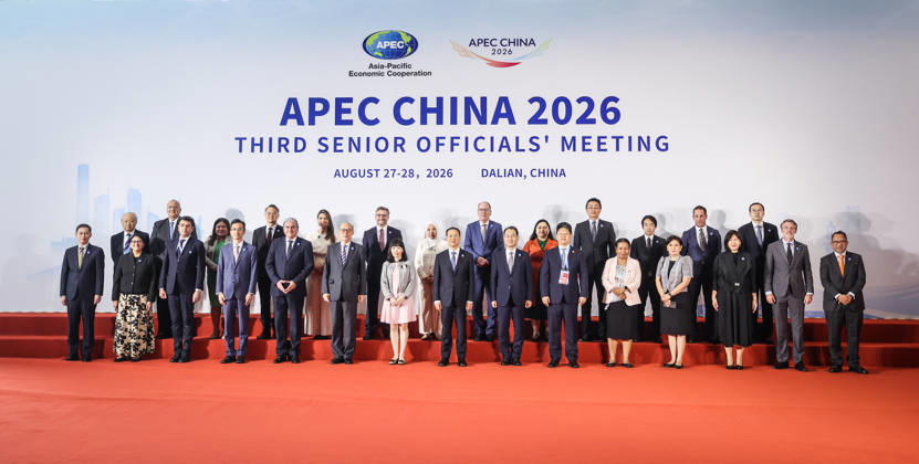 (260827) -- DALIAN, Aug. 27, 2026 -- Representatives pose for a group photo during the Third Senior Officials Meeting of APEC China 2026 in Dalian, northeast China s Liaoning Province, on Aug. 27, 2026. The opening session of the Third Senior Officials Meeting of APEC China 2026 was held in Dalian on Thursday. ) CHINA-LIAONING-DALIAN-APEC-SENIOR OFFICIALS MEETING-OPENING (CN) PanxYulong 