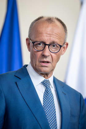 Bundeskanzler Friedrich Merz während der gemeinsamen Pressestatements;Treffen der Staats- und Regierungschefs einiger gleichgesinnter EU-Staaten zum nächsten Mehrjährigen Finanzrahmen im Bundeskanzleramt, Berlin Berlin Deutschland Bundeskanzleramt