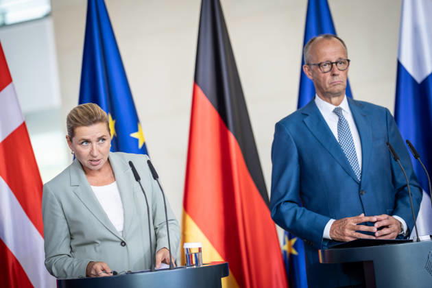 Bundeskanzler Friedrich Merz mit Mette Frederiksen, Staatsministerin Dänemark, während der gemeinsamen Pressestatements;Treffen der Staats- und Regierungschefs einiger gleichgesinnter EU-Staaten zum nächsten Mehrjährigen Finanzrahmen im Bundeskanzleramt, Berlin Berlin Deutschland Bundeskanzleramt