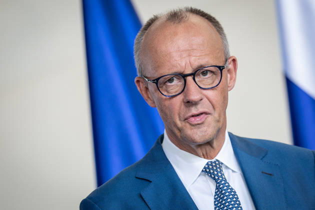 Bundeskanzler Friedrich Merz während der gemeinsamen Pressestatements;Treffen der Staats- und Regierungschefs einiger gleichgesinnter EU-Staaten zum nächsten Mehrjährigen Finanzrahmen im Bundeskanzleramt, Berlin Berlin Deutschland Bundeskanzleramt