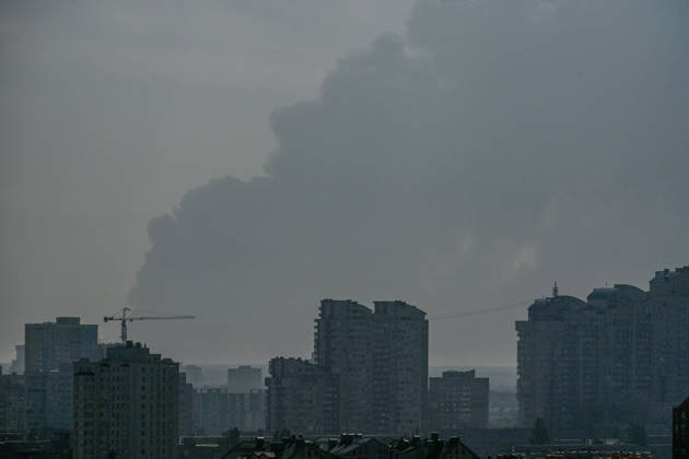 RECORD DATE NOT STATED Smoke rises over the Ukrainian capital following a Russian attack, Kyiv, Ukraine, on August 27, 2026. Since the night of August 27, Russian forces have been attacking the capital with ballistic missiles and strike drones. The overnight and daytime attacks have caused destruction and falling debris in several districts of Kyiv. Residential buildings, cars, a gymnasium and a medical facility have been damaged (Photo by Yevhen Kotenko Ukrinform) Smoke billows over Kyiv following Russian attack  Copyright: xYevhenxKotenkox