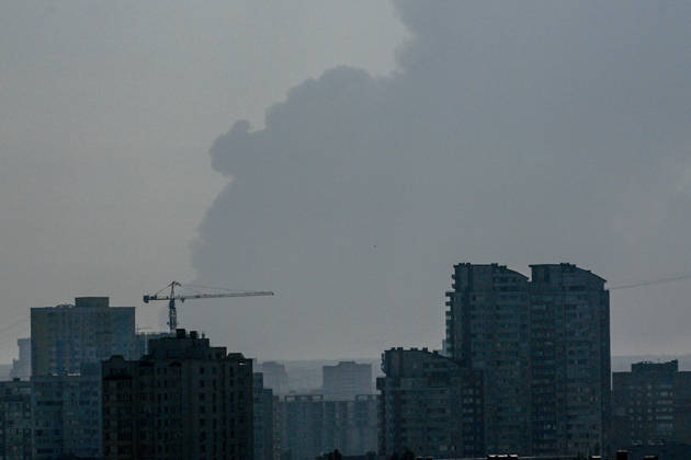 RECORD DATE NOT STATED Smoke rises over the Ukrainian capital following a Russian attack, Kyiv, Ukraine, on August 27, 2026. Since the night of August 27, Russian forces have been attacking the capital with ballistic missiles and strike drones. The overnight and daytime attacks have caused destruction and falling debris in several districts of Kyiv. Residential buildings, cars, a gymnasium and a medical facility have been damaged (Photo by Yevhen Kotenko Ukrinform) Smoke billows over Kyiv following Russian attack  Copyright: xYevhenxKotenkox