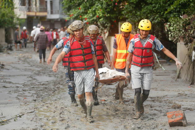 Flood Ravages Nuwakot Highway After Glacial Lake Outburst In Tibet A damaged section of a highway in Nuwakot, central Nepal, is seen on August 27, 2026, following an outburst of a glacial lake in Tibet. Rescue teams collect dead bodies, while residents displaced by the disaster shelter in elevated areas. The flooding has caused damage to roads and disrupted transportation in the affected region. Nuwakot Nepal  Copyright: xSanjitxPariyarx originalFilename: pariyar-notitle260827_npgyX.jpg