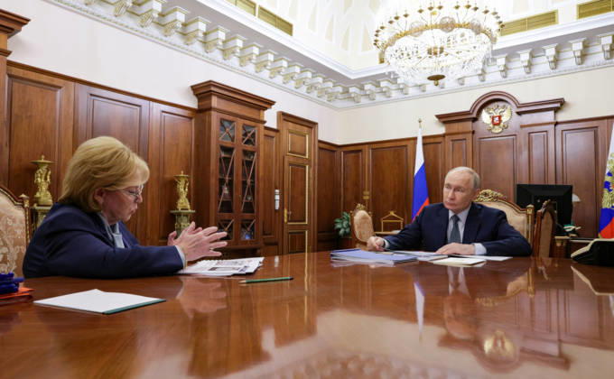 August 27, 2026, Moscow, Moscow Oblast, Russia: Russian President Vladimir Putin, listens to Federal Medical-Biological Agency head Veronika Skvortsova, left, deliver her report during a face-to-face meeting at the Kremlin, August 27, 2026 in Moscow, Russia. Moscow Russia - ZUMAp138 20260827_zaa_p138_005 Copyright: xMikhailxMetzel KremlinxPoolx
