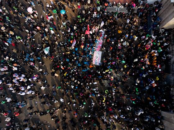 August 27, 2026: Jakarta, Indonesia, 27 August 2026 : Thousands of students and people held demonstration in fromt of Indonesianhouse of representative, the demonstration end with riots  - ZUMAh128 20260827_zap_h128_008 Copyright: xDonalxHusnix