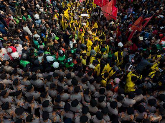 August 27, 2026: Jakarta, Indonesia, 27 August 2026 : Thousands of students and people held demonstration in fromt of Indonesianhouse of representative, the demonstration end with riots  - ZUMAh128 20260827_zap_h128_011 Copyright: xDonalxHusnix