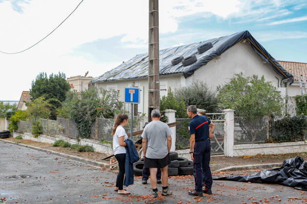RECORD DATE NOT STATED Fouras, the storm on Wednesday, August 26, 2026: Damage along the southern coast of Fouras Romuald Augé MAXPPP Fouras 27082026 Romuald Augé MAXPPP Thursday, August 27, 2026, in the aftermath of the strong winds that struck the Atlantic coast on Wednesday, August 26, villas on the southern coast of Fouras were heavily affected; firefighters are on site repairing the damage. Fouras, France, Aug. 27, 2026 In the wake of the strong winds that struck the Atlantic coast on Wednesday, August 26, villas on the southern coast of Fouras were heavily affected; firefighters are on site repairing the damage. Fouras, waterfront, southern coast, France  Copyright: xMAXPPPxRomualdxAugéx AUG202608274411 AUG202608274411