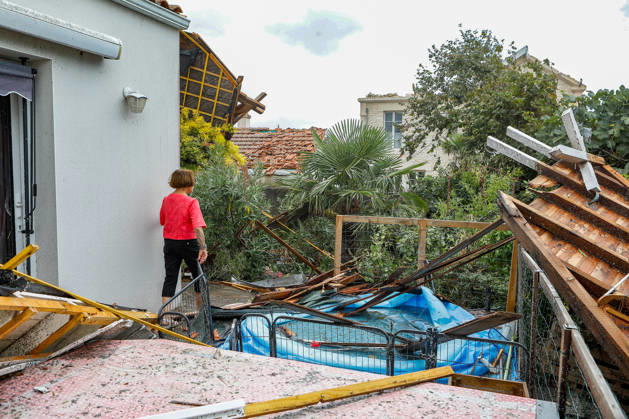 RECORD DATE NOT STATED Fouras, the storm on Wednesday, August 26, 2026: Damage along the southern coast of Fouras Romuald Augé MAXPPP Fouras 27082026 Romuald Augé MAXPPP Thursday, August 27, 2026, in the aftermath of the strong winds that struck the Atlantic coast on Wednesday, August 26, villas on the southern coast of Fouras were heavily affected; firefighters are on site repairing the damage. Fouras, France, Aug. 27, 2026 In the wake of the strong winds that struck the Atlantic coast on Wednesday, August 26, villas on the southern coast of Fouras were heavily affected; firefighters are on site repairing the damage. Fouras, waterfront, southern coast, France  Copyright: xMAXPPPxRomualdxAugéx AUG202608274413 AUG202608274413