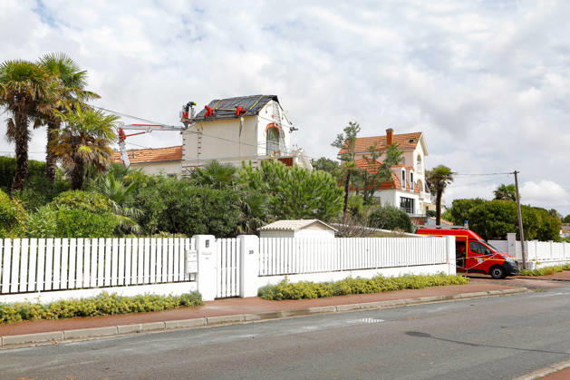RECORD DATE NOT STATED Fouras, the storm on Wednesday, August 26, 2026; damage along the southern coast of Fouras Romuald Augé MAXPPP Fouras 27082026 Romuald Augé MAXPPP Thursday, August 27, 2026, in the aftermath of the strong winds that struck the Atlantic coast on Wednesday, August 26, villas on the southern coast of Fouras were heavily affected; firefighters are on site repairing the damage. Fouras, France, Aug. 27, 2026 In the wake of the strong winds that struck the Atlantic coast on Wednesday, August 26, villas on the southern coast of Fouras were heavily affected; firefighters are on site repairing the damage. Fouras, waterfront, southern coast, France  Copyright: xMAXPPPxRomualdxAugéx AUG202608274419 AUG202608274419