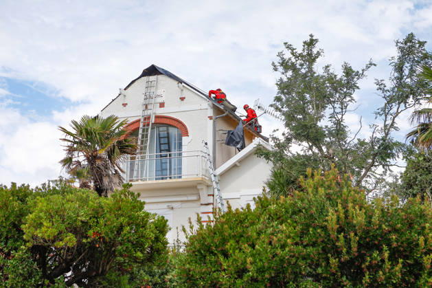 RECORD DATE NOT STATED Fouras, the storm on Wednesday, August 26, 2026; damage along the southern coast of Fouras Romuald Augé MAXPPP Fouras 27082026 Romuald Augé MAXPPP Thursday, August 27, 2026, in the aftermath of the strong winds that struck the Atlantic coast on Wednesday, August 26, villas on the southern coast of Fouras were heavily affected; firefighters are on site repairing the damage. Fouras, France, Aug. 27, 2026 In the wake of the strong winds that struck the Atlantic coast on Wednesday, August 26, villas on the southern coast of Fouras were heavily affected; firefighters are on site repairing the damage. Fouras, waterfront, southern coast, France  Copyright: xMAXPPPxRomualdxAugéx AUG202608274420 AUG202608274420