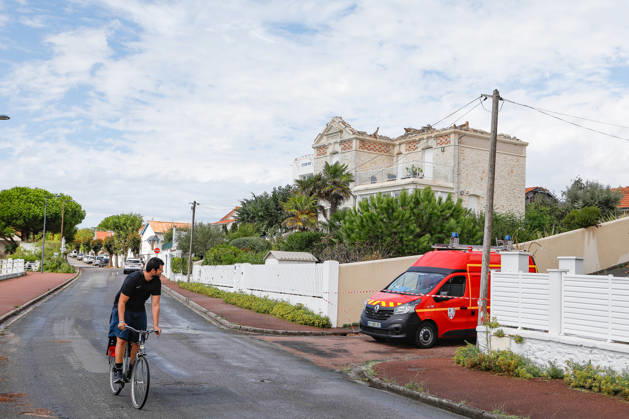 RECORD DATE NOT STATED Fouras, the storm on Wednesday, August 26, 2026; damage along the southern coast of Fouras Romuald Augé MAXPPP Fouras 27082026 Romuald Augé MAXPPP Thursday, August 27, 2026, in the aftermath of the strong winds that struck the Atlantic coast on Wednesday, August 26, villas on the southern coast of Fouras were heavily affected; firefighters are on site repairing the damage. Fouras, France, Aug. 27, 2026 In the wake of the strong winds that struck the Atlantic coast on Wednesday, August 26, villas on the southern coast of Fouras were heavily affected; firefighters are on site repairing the damage. Fouras, waterfront, southern coast, France  Copyright: xMAXPPPxRomualdxAugéx AUG202608274423 AUG202608274423