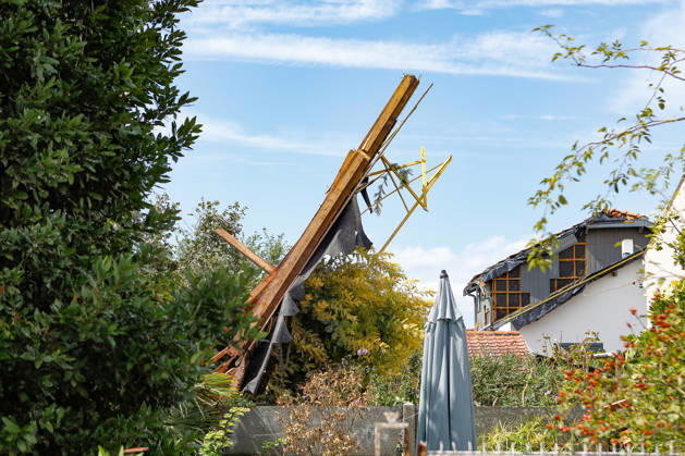 RECORD DATE NOT STATED Fouras, the storm on Wednesday, August 26, 2026; damage along the southern coast of Fouras Romuald Augé MAXPPP Fouras 27082026 Romuald Augé MAXPPP Thursday, August 27, 2026, in the aftermath of the strong winds that struck the Atlantic coast on Wednesday, August 26, villas on the southern coast of Fouras were heavily affected; firefighters are on site repairing the damage. Fouras, France, Aug. 27, 2026 In the wake of the strong winds that struck the Atlantic coast on Wednesday, August 26, villas on the southern coast of Fouras were heavily affected; firefighters are on site repairing the damage. Fouras, seaside, southern coast, France  Copyright: xMAXPPPxRomualdxAugéx AUG202608274427 AUG202608274427