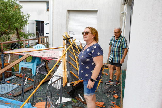 Fouras, the storm on Wednesday, August 26, 2026; damage along the southern coast of Fouras Romuald Augé MAXPPP Fouras 27082026 Romuald Augé MAXPPP Thursday, August 27, 2026, in the aftermath of the strong winds that struck the Atlantic coast on Wednesday, August 26, villas on the southern coast of Fouras were heavily affected; firefighters are on site repairing the damage. Fouras, France, Aug. 27, 2026 In the wake of the strong winds that struck the Atlantic coast on Wednesday, August 26, villas on the southern coast of Fouras were heavily affected; firefighters are on site repairing the damage. Fouras, seaside, southern coast, France  Copyright: xMAXPPPxRomualdxAugéx AUG202608274408 AUG202608274432