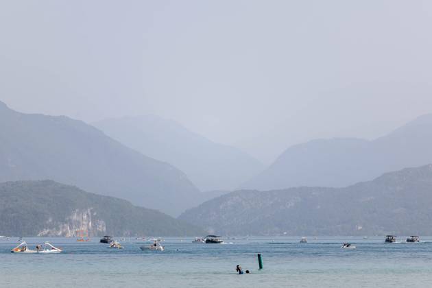 LAKE ANNECY DRYING UP PHOTOPQR LE DAUPHINE Tom PHAM VAN SUU Annecy August 27, 2026 In Annecy, Haute-Savoie, August 27, 2026 Lake Annecy is losing one centimeter of water per day, a sign of a severe drought. As it drains, it reveals new beaches for swimmers. It’s as if the tide had gone out. Photo by Tom Pham Van Suu, Le Dauphiné Libéré, Aug. 27, 2026, Annecy, Haute-Savoie, August 27, 2026 Lake Annecy is losing one centimeter of water a day—a sign of severe drought. As the water recedes, new beaches are revealed for swimmers. It is as if the tide had gone out. Annecy, Haute-Savoie, Rhône-Alpes, France Copyright: xPHOTOPQR LExDAUPHINE MAXPPPxTomxPHAMxVANxSUUx 20260827JDL4467 20260827JDL4467