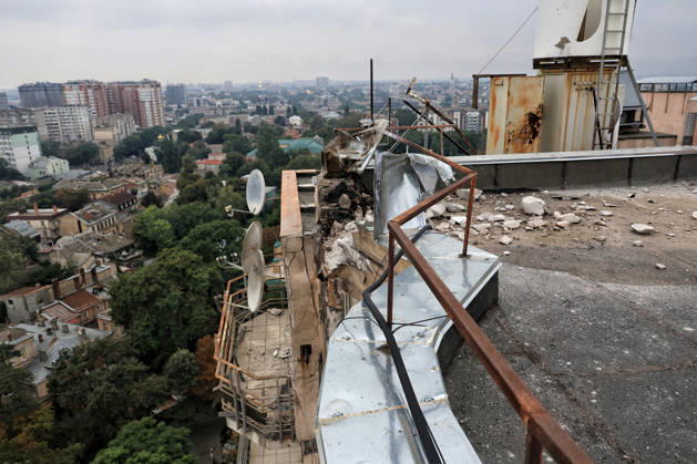 The roof of a building is damaged by a Russian attack in Odesa, Ukraine, August 27, 2026. On the night and morning of August 27, the Russian Federation attacked Odesa. The Russian army massively attacked Odesa with missiles and drones. The Russian strikes damaged infrastructure, an academic institution, and a multi-storey building. (Photo by Nina Liashonok Ukrinform) Odesa hit by overnight and daytime Russian strikes  Copyright: xNinaxLiashonokx