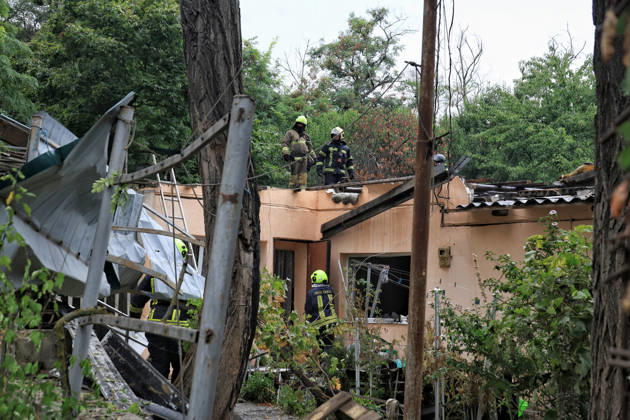 State Emergency Service rescuers deal with the consequences of a Russian attack in the Prymorskyi district of Odesa, Ukraine, August 27, 2026. On the night and morning of August 27, the Russian Federation attacked Odesa. The Russian army massively attacked Odesa with missiles and drones. The Russian strikes damaged infrastructure, an academic institution, and a multi-storey building. (Photo by Nina Liashonok Ukrinform) Odesa hit by overnight and daytime Russian strikes  Copyright: xNinaxLiashonokx