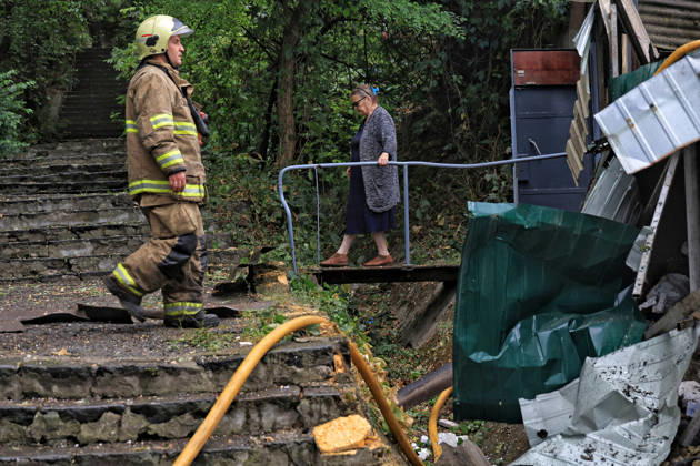 A State Emergency Service rescuer and a woman are outside a house, damaged by a Russian attack in the Prymorskyi district of Odesa, Ukraine, August 27, 2026. On the night and morning of August 27, the Russian Federation attacked Odesa. The Russian army massively attacked Odesa with missiles and drones. The Russian strikes damaged infrastructure, an academic institution, and a multi-storey building. (Photo by Nina Liashonok Ukrinform) Odesa hit by overnight and daytime Russian strikes  Copyright: xNinaxLiashonokx