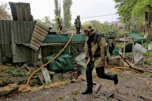 State Emergency Service rescuers deal with the consequences of a Russian attack in the Prymorskyi district of Odesa, Ukraine, August 27, 2026. On the night and morning of August 27, the Russian Federation attacked Odesa. The Russian army massively attacked Odesa with missiles and drones. The Russian strikes damaged infrastructure, an academic institution, and a multi-storey building. (Photo by Nina Liashonok Ukrinform) Odesa hit by overnight and daytime Russian strikes  Copyright: xNinaxLiashonokx