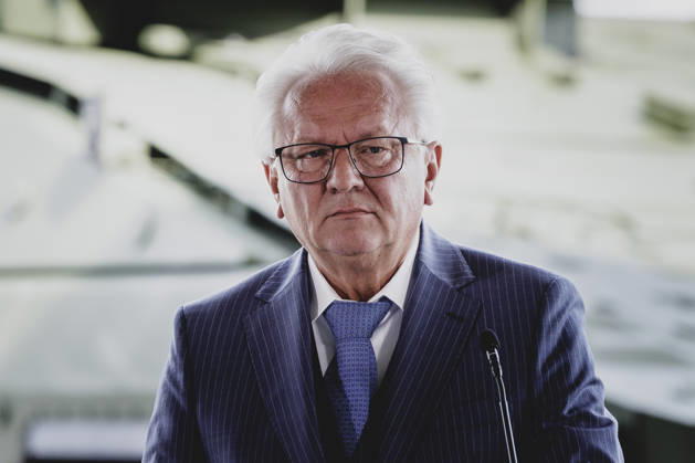 Armin Papperger, Vorstandsvorsitzender von Rheinmetall, aufgenommen im Rahmen einer Pressekonferenz zum geplanten Defence-Hub Nordhessen von RheinMetall am Flughafen Kassel-Calden in Kassel, 27.08.2026. Kassel Deutschland Copyright: xFlorianxGaertnerx