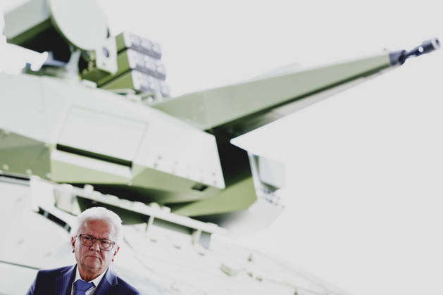 Armin Papperger, Vorstandsvorsitzender von Rheinmetall, aufgenommen im Rahmen einer Pressekonferenz zum geplanten Defence-Hub Nordhessen von RheinMetall am Flughafen Kassel-Calden in Kassel, 27.08.2026. Kassel Deutschland Copyright: xFlorianxGaertnerx