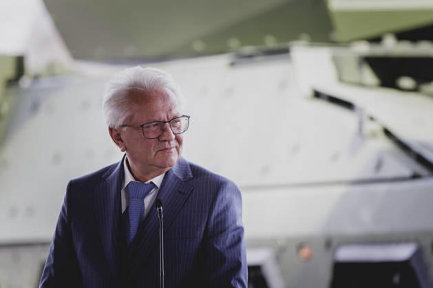 Armin Papperger, Vorstandsvorsitzender von Rheinmetall, aufgenommen im Rahmen einer Pressekonferenz zum geplanten Defence-Hub Nordhessen von RheinMetall am Flughafen Kassel-Calden in Kassel, 27.08.2026. Kassel Deutschland Copyright: xFlorianxGaertnerx