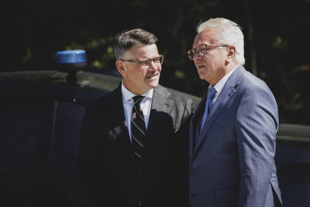 (R-L) Armin Papperger, Vorstandsvorsitzender von Rheinmetall, und Boris Rhein, Ministerpraesident von Hessen, aufgenommen im Rahmen eines Werksbesuchs bei Rheinmetall in Kassel, 27.08.2026. Kassel Deutschland Copyright: xFlorianxGaertnerx