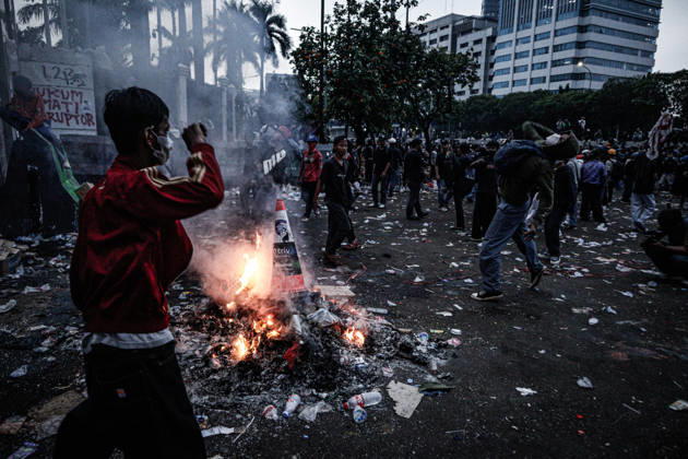 August 27, 2026, Jakarta, Dki Jakarta, Indonesia: August 27, 2026, A crowd staged a protest in front of the DPR MPR Building complex in Jakarta on Thursday. The protest called for the eradication of corruption and the passage of the Asset Forfeiture Bill. Jakarta Indonesia  - ZUMAf198 20260827_zip_f198_004 Copyright: xMuhammadxFebriansyahx