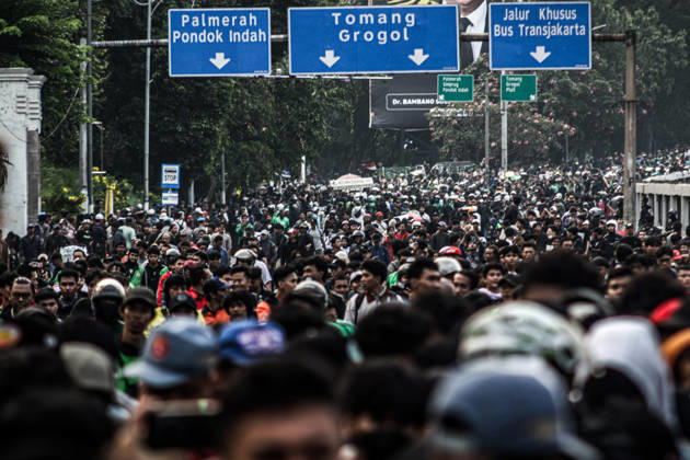 August 27, 2026, Jakarta, Dki Jakarta, Indonesia: August 27, 2026, A crowd staged a protest in front of the DPR MPR Building complex in Jakarta on Thursday. The protest called for the eradication of corruption and the passage of the Asset Forfeiture Bill. Jakarta Indonesia  - ZUMAf198 20260827_zip_f198_009 Copyright: xMuhammadxFebriansyahx
