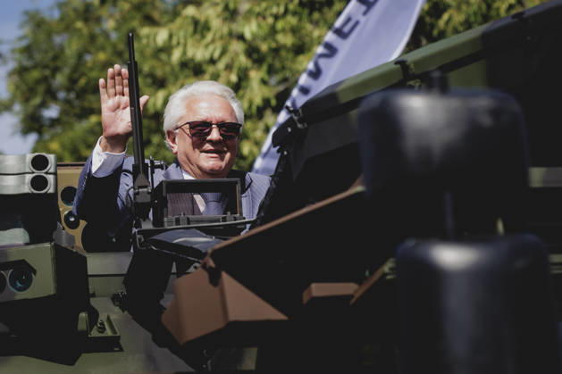 Armin Papperger, Vorstandsvorsitzender von Rheinmetall, aufgenommen im Rahmen einer Fahrt in einem Boxer bei einem Werksbesuch von RheinMetall in Kassel, 27.08.2026. Kassel Deutschland Copyright: xFlorianxGaertnerx